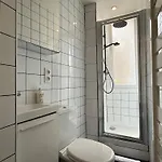 Apartman Elegant - 2 Guests - 2 Min Walk From Metro *