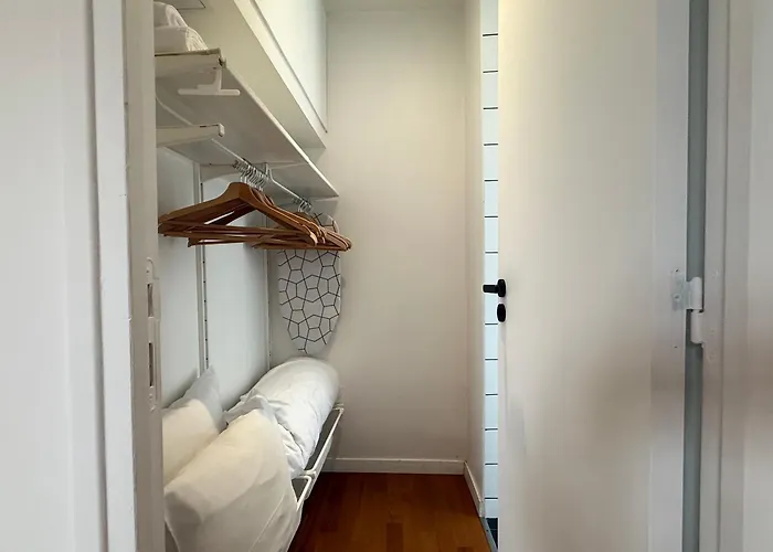Апартаменты Elegant - 2 Guests - 2 Min Walk From Metro