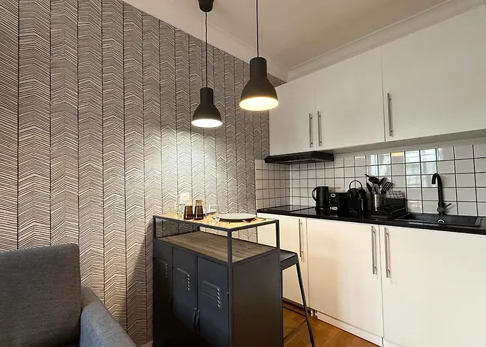 Apartment Elegant - 2 Guests - 2 Min Walk From Metro