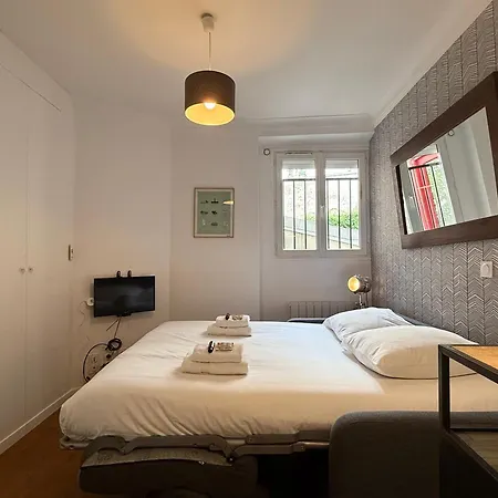 Elegant - 2 Guests - 2 Min Walk From Metro * Parigi