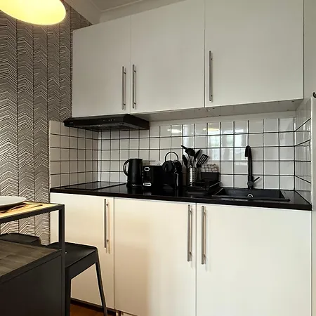 Elegant - 2 Guests - 2 Min Walk From Metro Appartamento