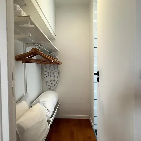 Appartamento Elegant - 2 Guests - 2 Min Walk From Metro